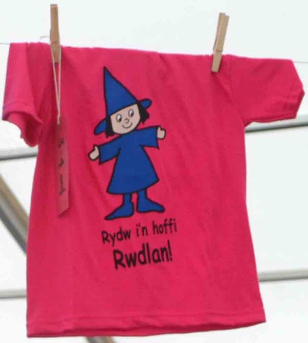 A picture of 'Crys T Rydw i'n hoffi Rwdlan (Oren) (Oed 1-2)' 
                              by Angharad Tomos