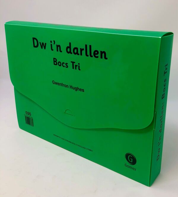 Llun o 'Dw i'n Darllen (Bocs Tri)' 
                              gan Gwenfron Hughes