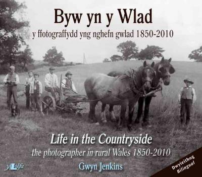 A picture of 'Byw yn y Wlad / Life in the Countryside' 
                              by Gwyn Jenkins