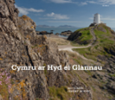A picture of 'Cymru ar hyd ei Glannau' 
                              by Dei Tomos, Jeremy Moore