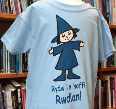 A picture of 'Crys T Rydw i'n Hoffi Rwdlan (Oed 3-4)' 
                              by Angharad Tomos