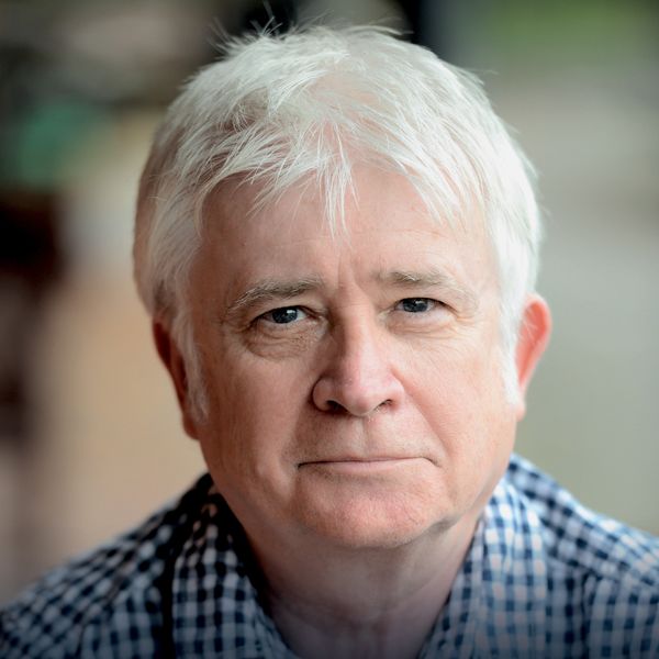 Actor yn agor ei galon am frwydr ei wraig â chancr
