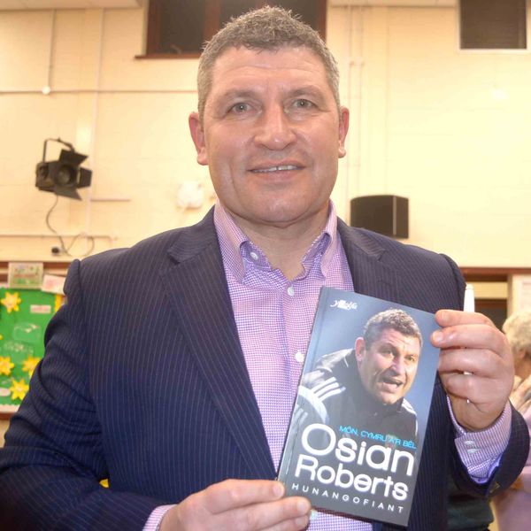 Môn, Cymru a’r Bêl - Stori Osian Roberts