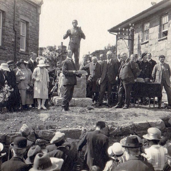 Cip olwg ar hanes Trawsfynydd ym mlwyddyn fawr Hedd Wyn